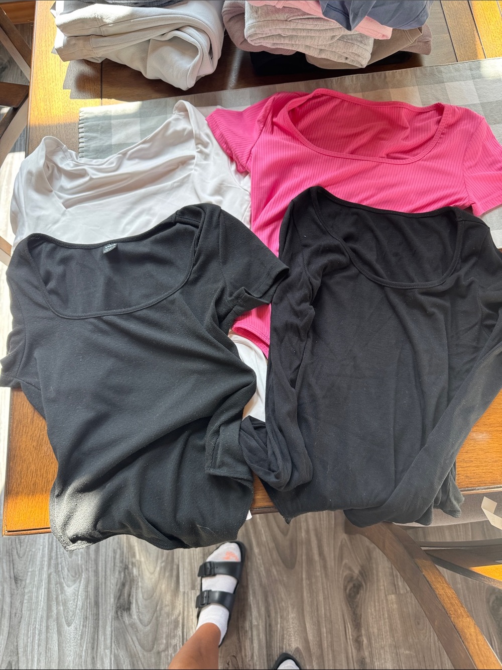 SHEIN Short Sleeve Scoop Neck Tees in Black, White, Pink